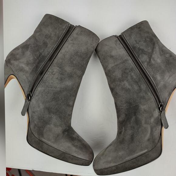 SAKS FIFTH AVENUE Suede Gray Boots Size 9 1/2 - Picture 15 of 16